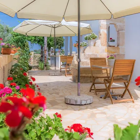 Feudo D'arneo Πανσιόν 4*